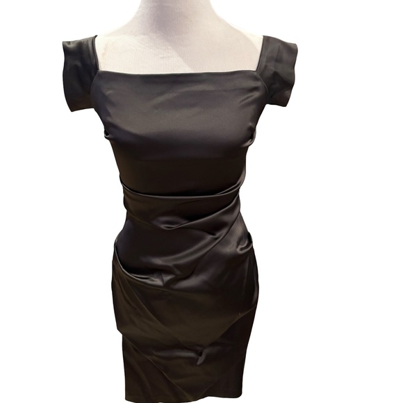 Betsy & Adam Dresses & Skirts - Betsy & Adam Black and Red Sheath Mini Dress — Size 4